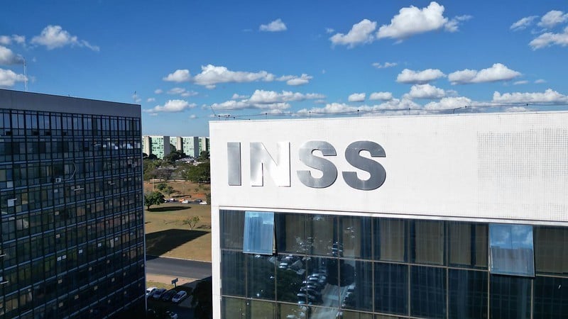 Suspensão passa a valer nesta terça-feira (17).