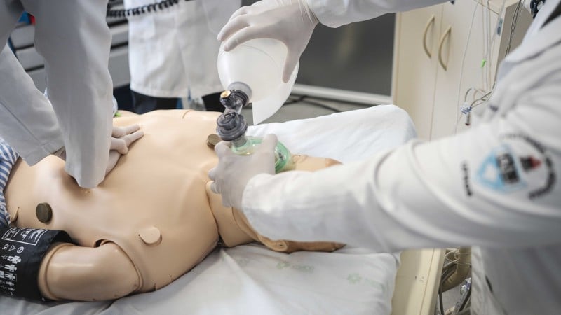 O projeto também prevê sanções para cursos com baixo desempenho em avaliações oficiais.