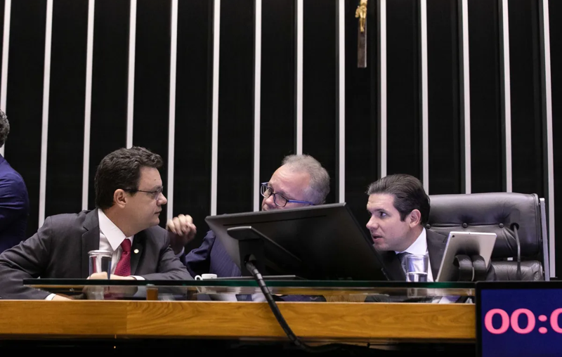 Hugo Motta assumiu acordo com o PT, durante sua campanha à presidência da Câmara, para aprovar a indicação de Odair Cunha ao TCU.