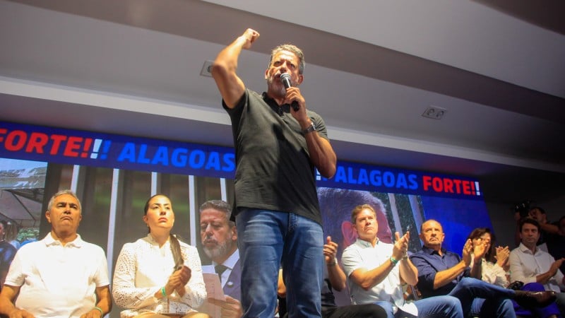 Lira oficializou sua pré-candidatura em evento em Alagoas nesta sexta (20).