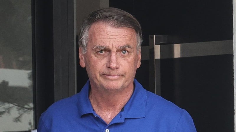 Defesa de Bolsonaro alega que a cela na Papudinha não atende às suas necessidades clínicas.