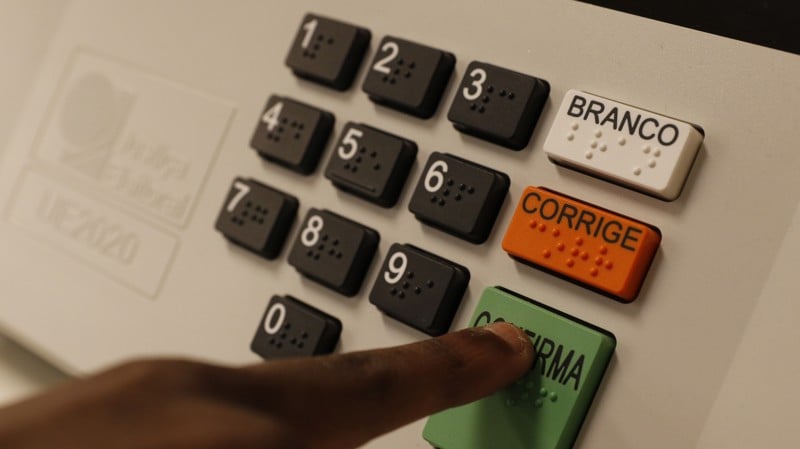 Extensão da fidelidade partidária ignora que, nesse sistema, a escolha é personalista e não pode ser controlada pelas legendas.