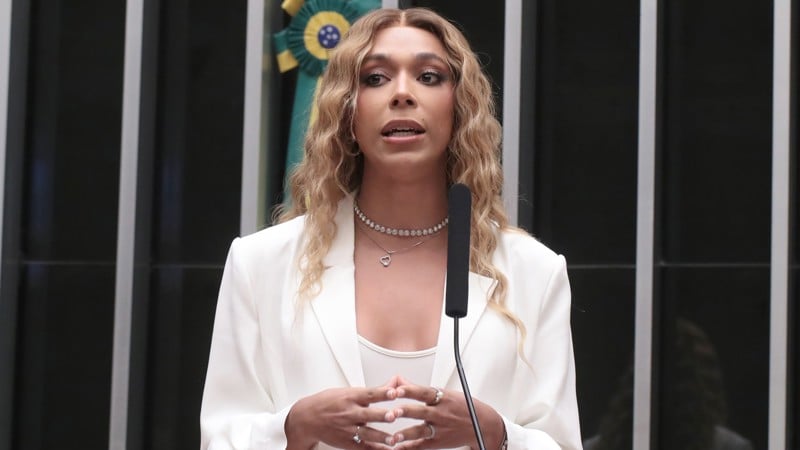 Questionamentos à presidência da deputada na comissão revelam disputa sobre identidade, representação e igualdade no Parlamento