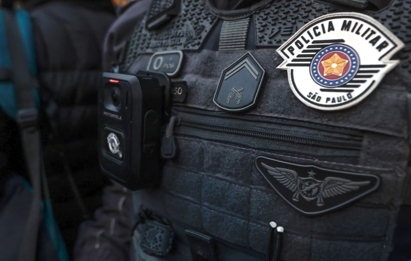 A proposta prevê a comunicação imediata ao Ministério Público e à instituição vinculada ao agente em caso de flagrante.