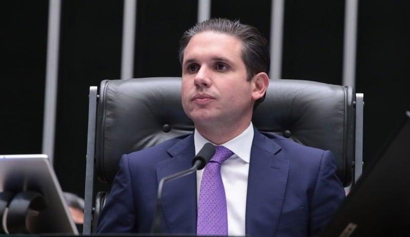 Além do voto distrital misto, Motta colocou a extinção da escala 6x1 e a regulação do trabalho por apps como prioridades.