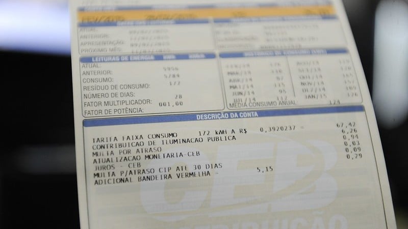 Projeto torna obrigatória a presença de foto do medidor na conta de energia.