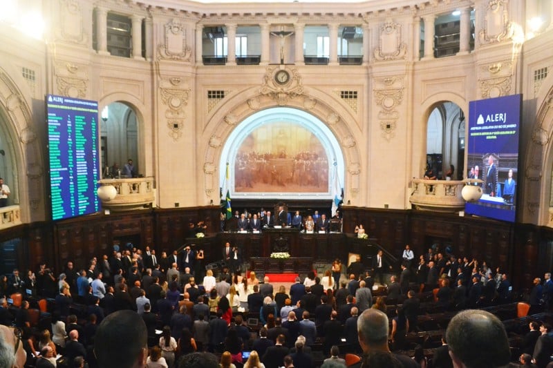 Plenário da Assembleia do Rio de Janeiro: 70 deputados vão escolher governador-tampão.