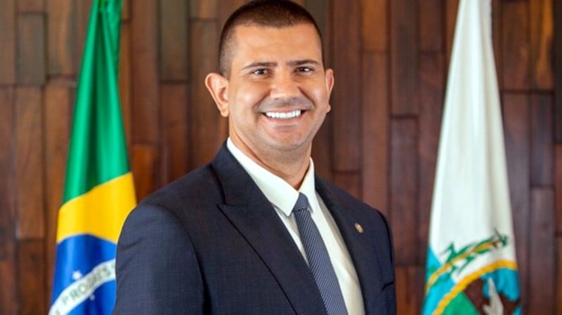 Douglas Ruas foi eleito por 45 votos a dois.