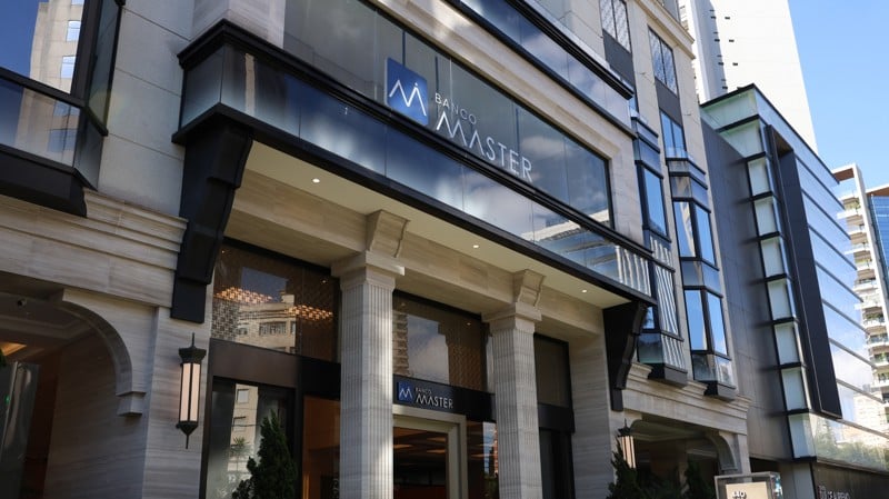 Caso Vorcaro levanta dúvidas sobre controle, acesso privilegiado e distorções que comprometem a confiança no mercado.