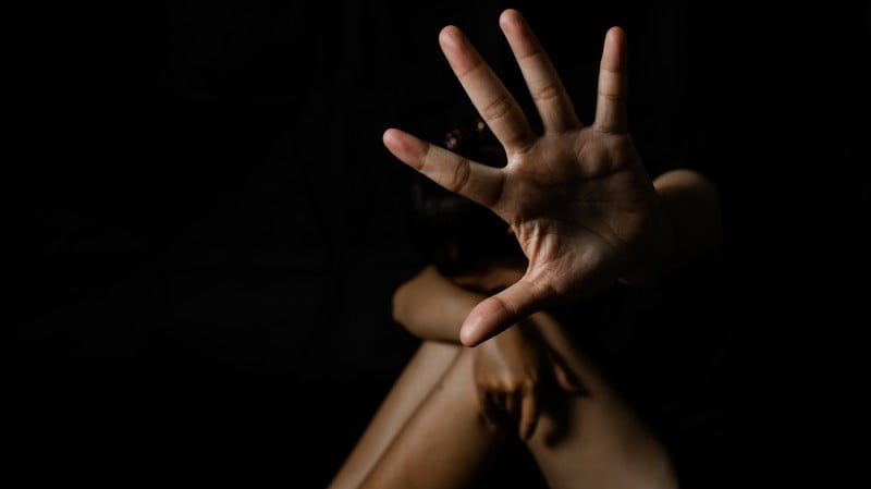 Mesmo com denúncias e decisões judiciais, vítimas seguem sendo assassinadas, revelando limites do sistema atual.