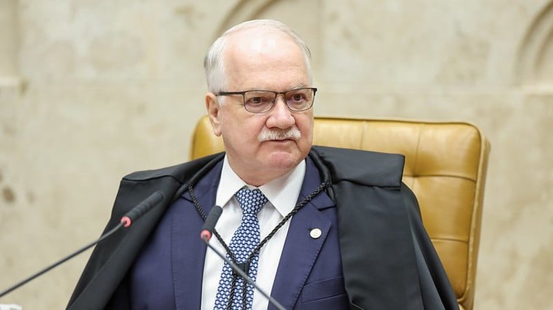 Ministro concordou com a proteção às minorias, mas não com a extensão automática à prorrogação.
