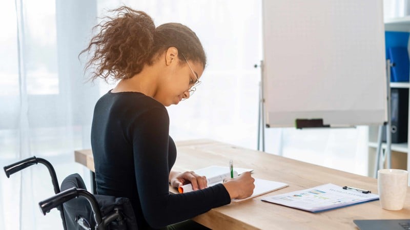 A proposta busca ampliar a empregabilidade e facilitar o autocuidado de trabalhadores PCD.