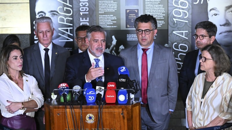 A bancada aponta parcialidade no relatório oficial.