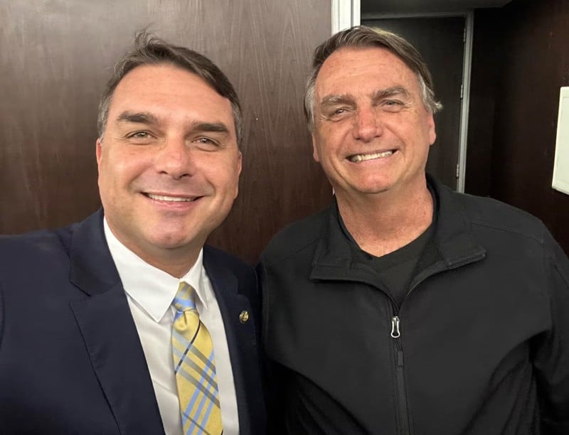 Pré-candidato ao Planalto, Flávio terá poderá visitar Jair Bolsonaro em duas condições: na de filho e na de advogado do ex-presidente.