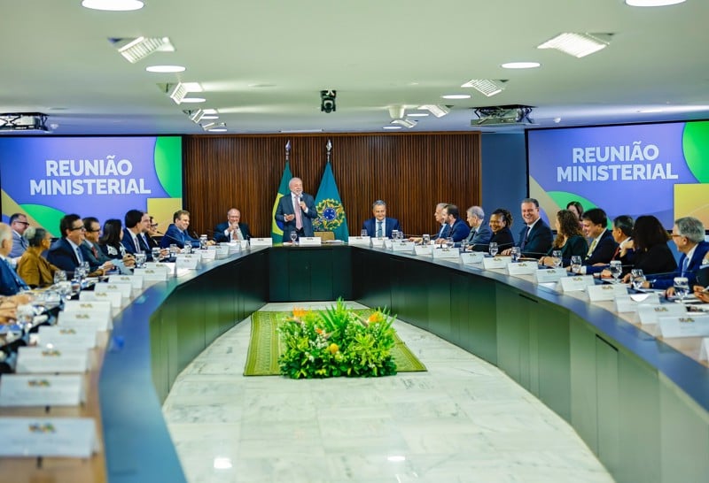 Lula comanda reunião ministerial desta terça-feira (31), que servirá de despedida para quase metade dos seus auxiliares diretos.