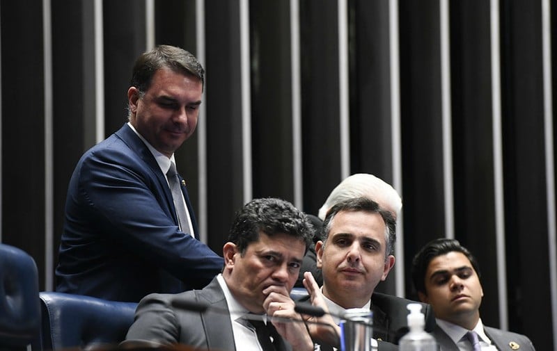 Flávio Bolsonaro e Sergio Moro são pré-candidatos à Presidência e ao governo do Paraná, respectivamente; Rodrigo Pacheco ainda não anunciou se concorrerá a governador de Minas Gerais.