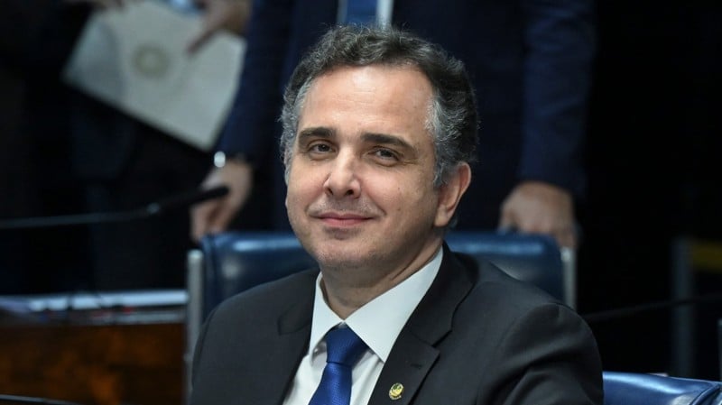 Pacheco é cortejado por Lula para concorrer ao governo de Minas pela coligação.