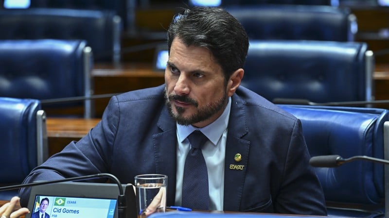 Senador é pré-candidato à reeleição.
