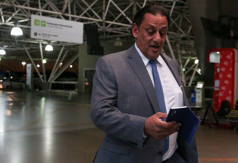 Wassef teve celular apreendido em operação sobre as chamadas joias sauditas de Bolsonaro.