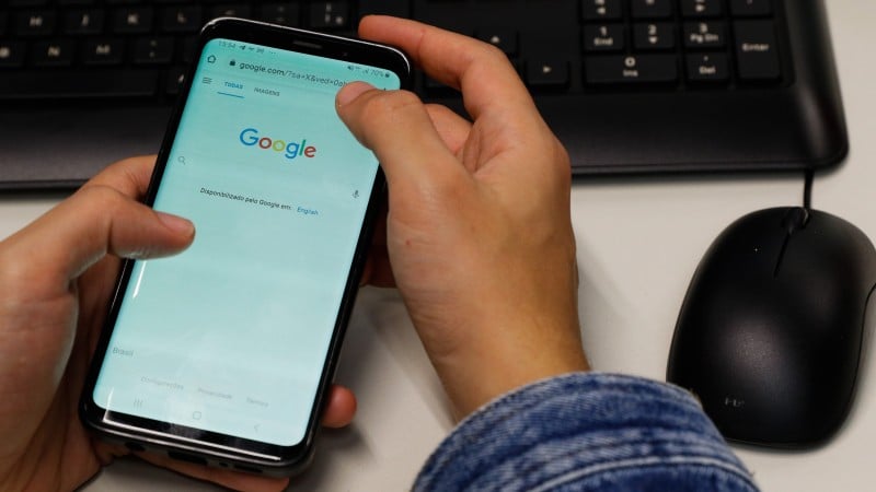 A AGU deu prazo de cinco dias para a plataforma remover as páginas.