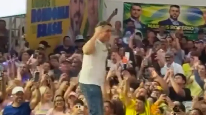 Modelo já testado combina polarização, identidade e espetáculo para mobilizar base e disputar narrativa.