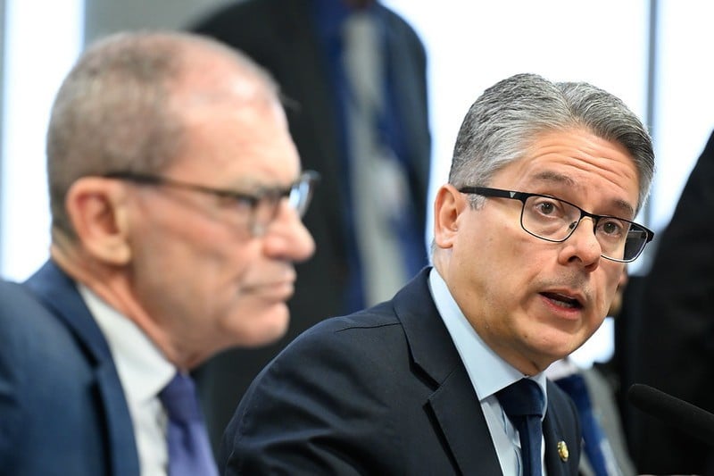 Fabiano Contarato e Alessandro Vieira criticaram decisões do STF que, segundo eles, esvaziam a CPI.