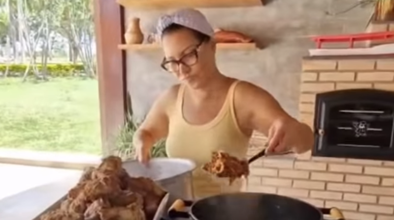 Gastos, símbolos e decisões institucionais reforçam percepção de incoerência diante das dificuldades do cidadão.