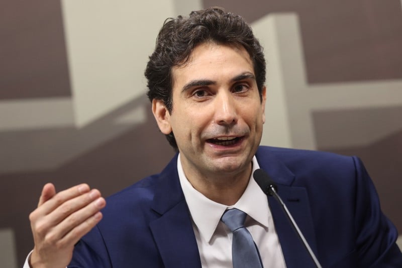 Gabriel Galípolo durante oitiva na CPI do Crime Organizado.