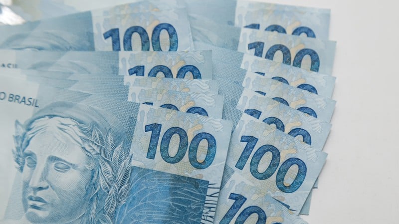 Remunerações acima do teto ampliam desigualdade e reforçam percepção de privilégio institucional.