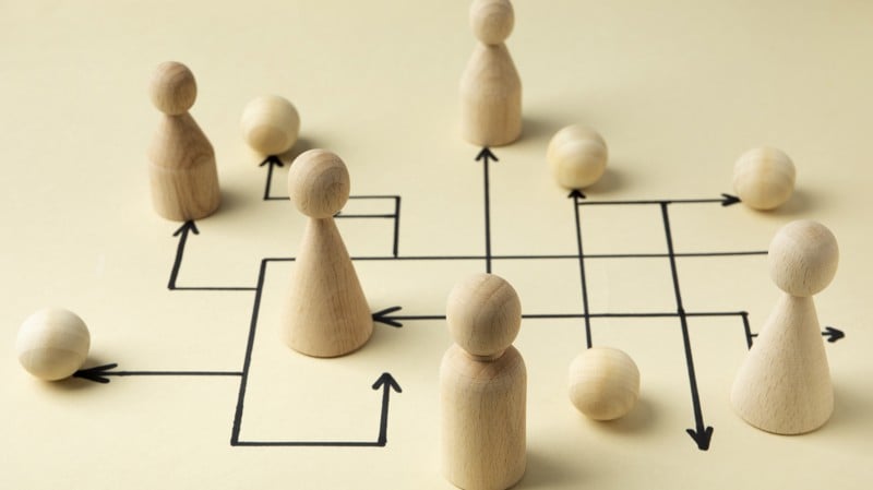 Produtos cotidianos carregam violações que atravessam cadeias produtivas e expõem omissão internacional.