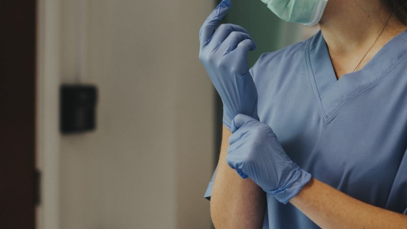 Proposta aprovada pela CCJ estabelece jornada máxima de 36 horas semanais para enfermeiros, técnicos e auxiliares.