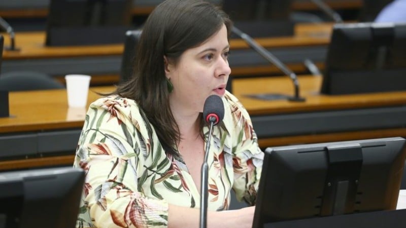 Estagiários podem ganhar FGTS e 13º com novo projeto na Câmara.