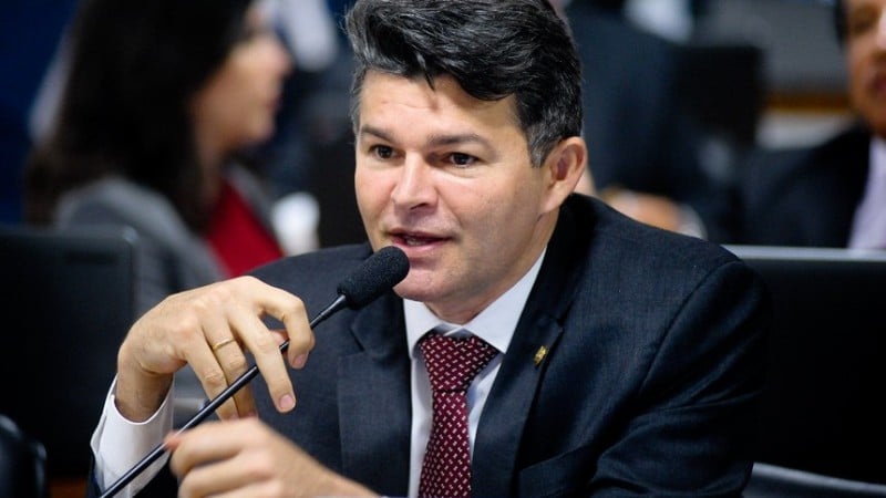 Proposta ainda precisa passar por comissões antes de eventual votação no plenário da Câmara.