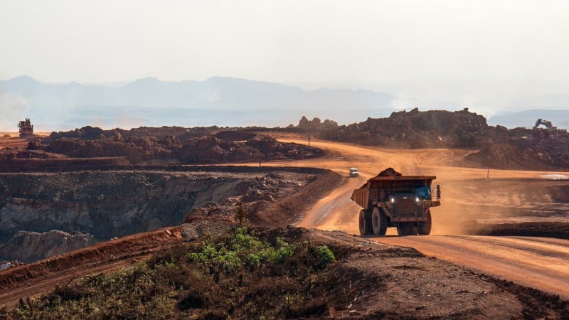 Proposta elimina restrições antigas e permite atuação de mulheres e jovens na mineração.