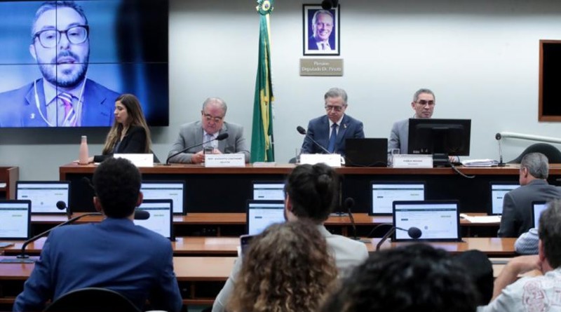 Reunião da comissão especial que discute a regulamentação dos trabalhos por aplicativos.