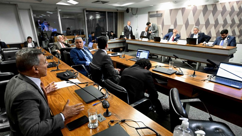 Relatório foi criticado pelo governo por desviar do assunto principal da CPI.