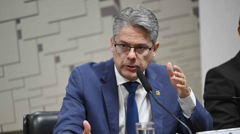 Vieira afirma que projeto visa evitar intromissões judiciais em CPIs.