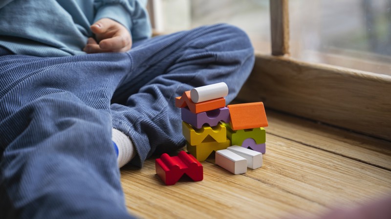 Ausência de proteção efetiva obriga mulheres a escolher entre emprego e família.