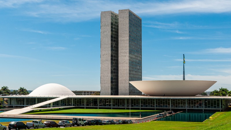 Propostas defendem maior fiscalização para conter desvios e reforçar uso público dos recursos.