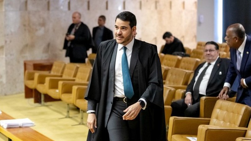 Parecer favorável na CCJ é o primeiro passo para caminhada de Jorge Messias ao STF.