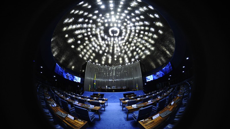 Indicação levanta questionamentos sobre critérios constitucionais e independência do Judiciário.