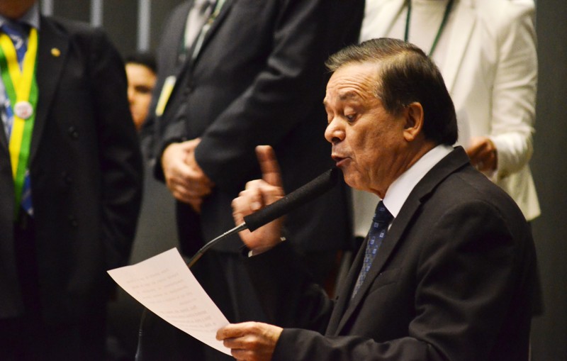 Relator do processo de cassação, Jovair Arantes faz a leitura de seu parecer.