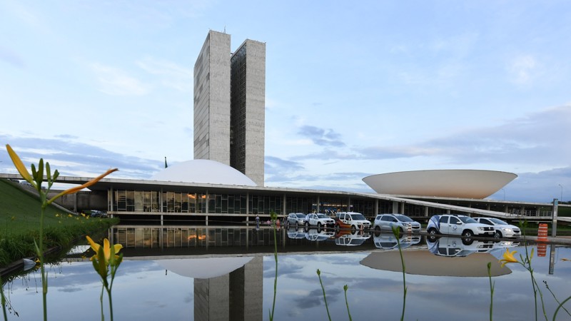 Projeto sobre altas habilidades enfrenta críticas técnicas.