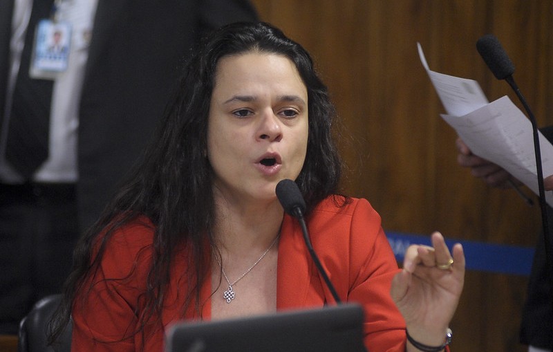 Janaína Paschoal virou deputada estadual e vereadora depois de ter se tornado nacionalmente conhecida como coautora do pedido de impeachment.