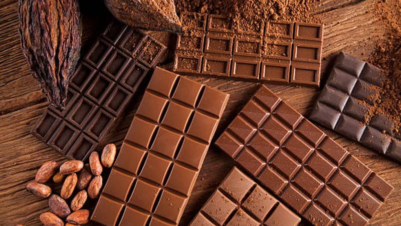 Projeto aprovado pelo Senado estabelece percentuais mínimos de cacau para que produtos possam ser classificados como chocolate no Brasil.