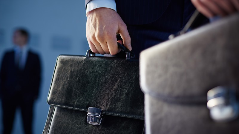 Prisão dentro de escritório levanta questionamentos sobre limites do poder estatal.