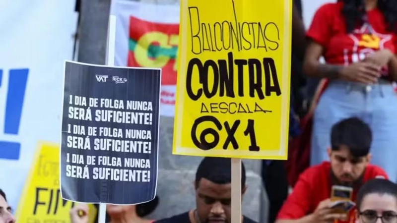 Manifestantes pedem aprovação do fim da jornada 6x1.