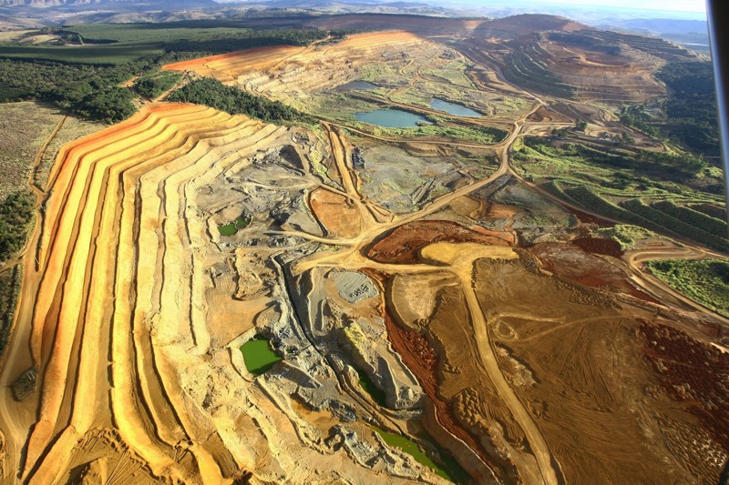 Jazida de mineração da empresa Vale Fertilizantes na, região de Araxá (MG). O município se tornou atrativo aos gigantes do setor de mineração do Brasil por possuir terras raras de onde podem ser retirados os rejeitos de nióbio e fosfato.
