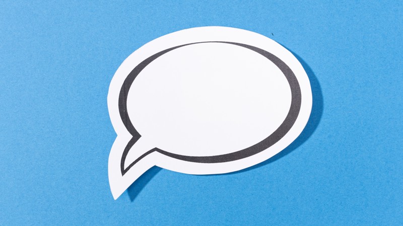 Frases de efeito dominam campanhas e substituem políticas públicas por espetáculo eleitoral.