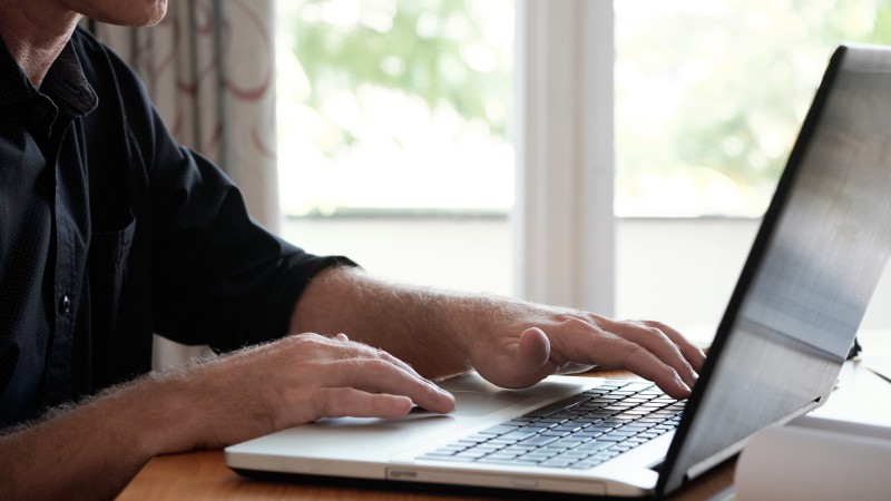 O projeto prevê pena de dois a cinco anos de prisão, além de multa.